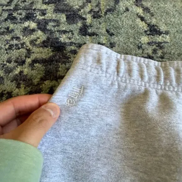 Aritzia TNA Cozy Gray Sweat Shorts Lounge Casual With Pockets Cotton - Picture 6 of 11